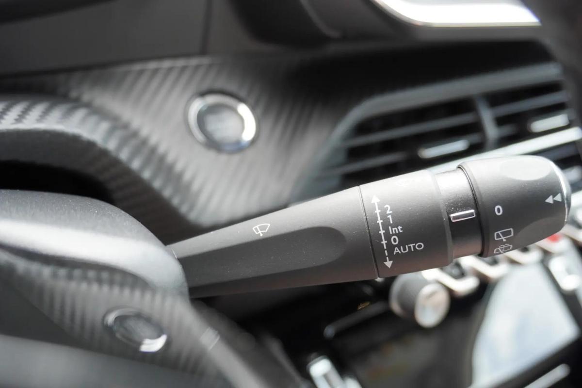 peugeot-208-2019-gasolina-1199cc