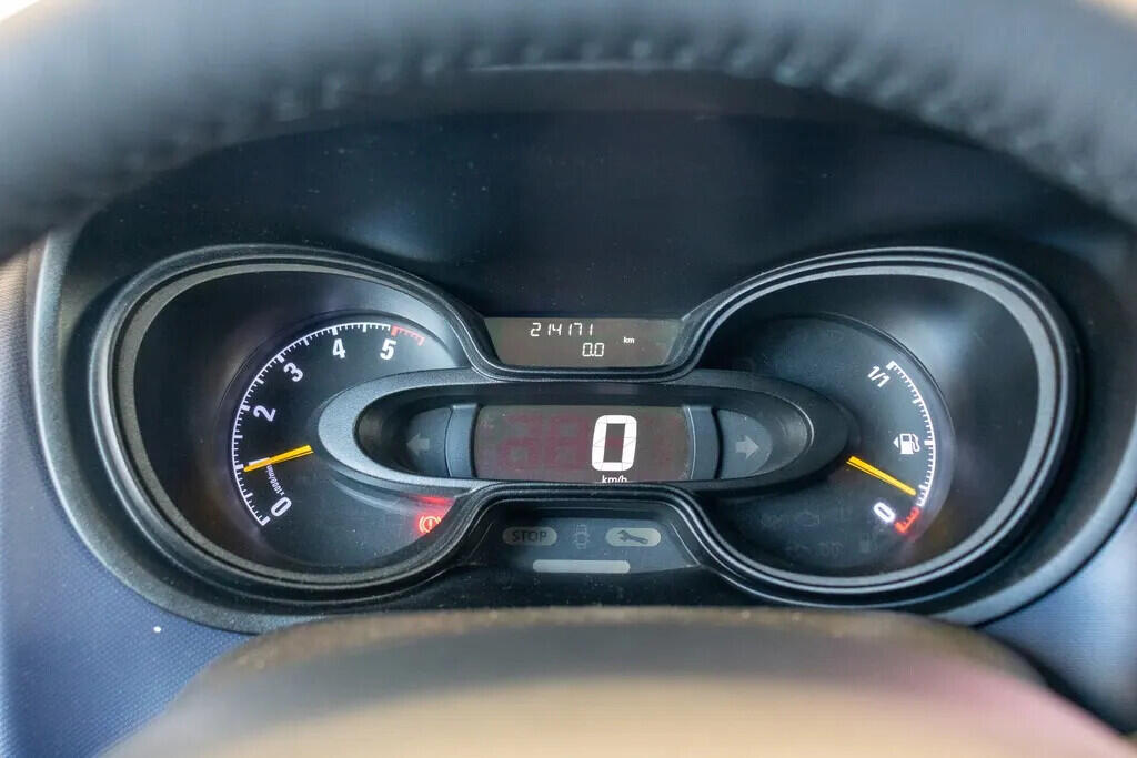 opel-vivaro-2016-diesel-1598cc