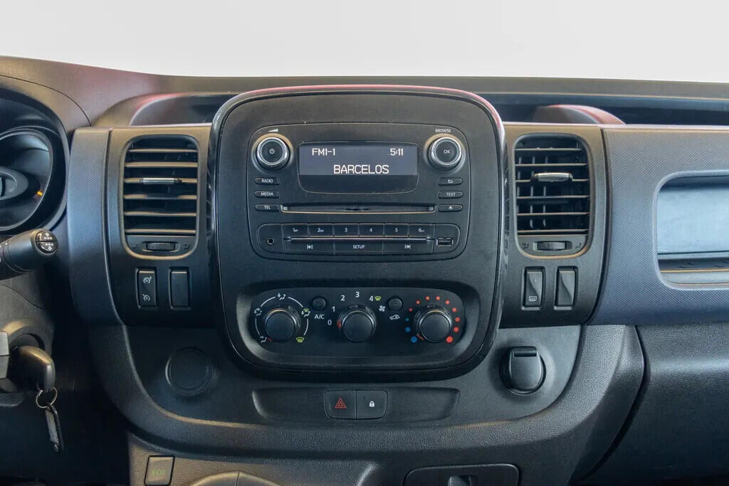 opel-vivaro-2016-diesel-1598cc