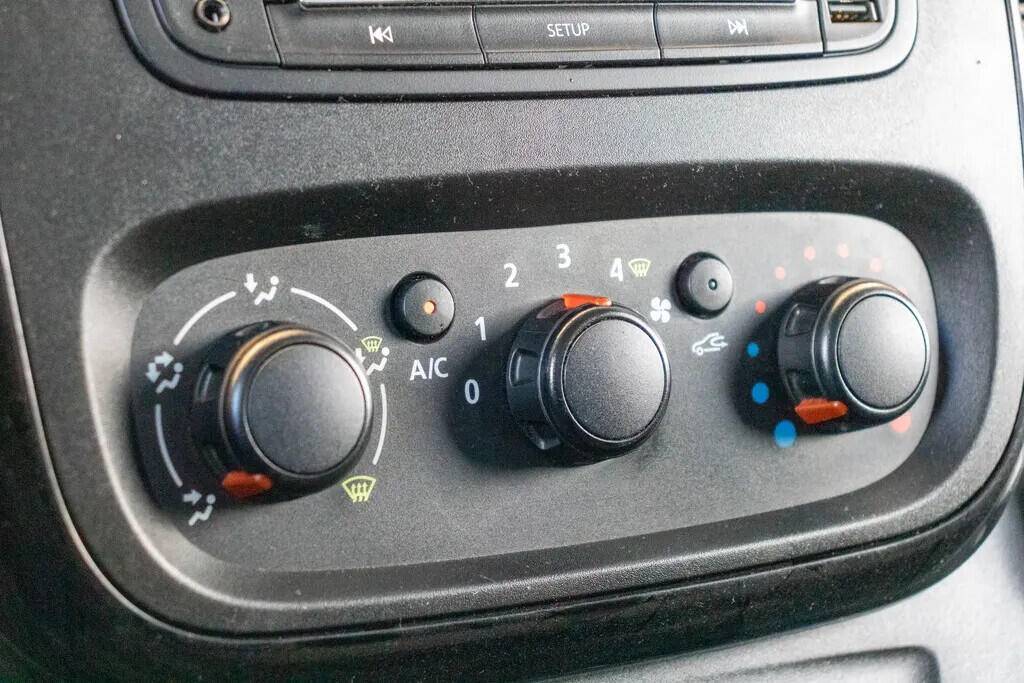 opel-vivaro-2016-diesel-1598cc
