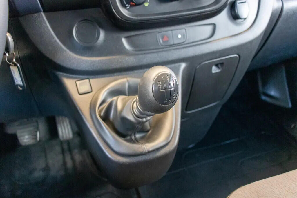 opel-vivaro-2016-diesel-1598cc