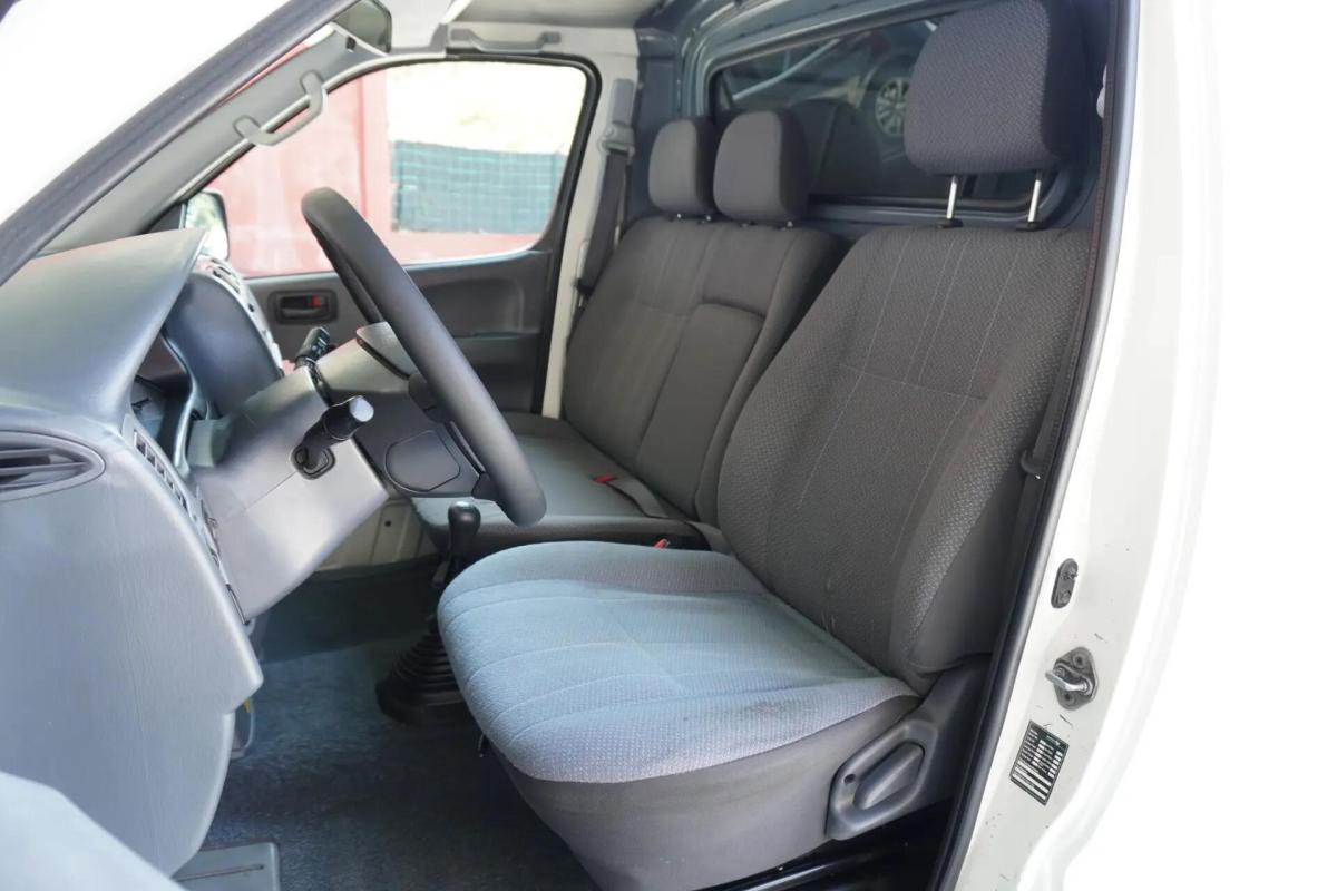 toyota-hiace-2007-diesel-2494cc