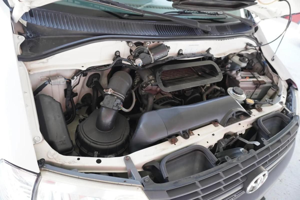 toyota-hiace-2007-diesel-2494cc