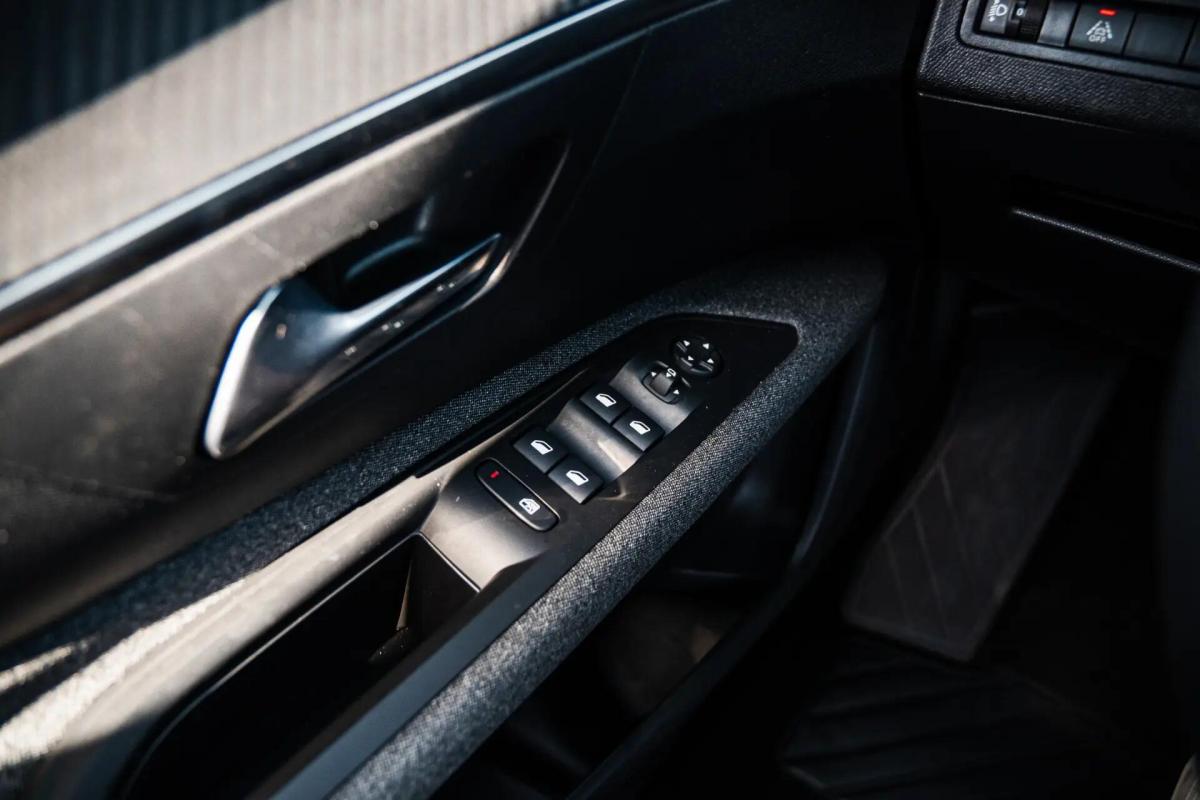 peugeot-3008-2023-hibrido-a-gasolina-1598cc
