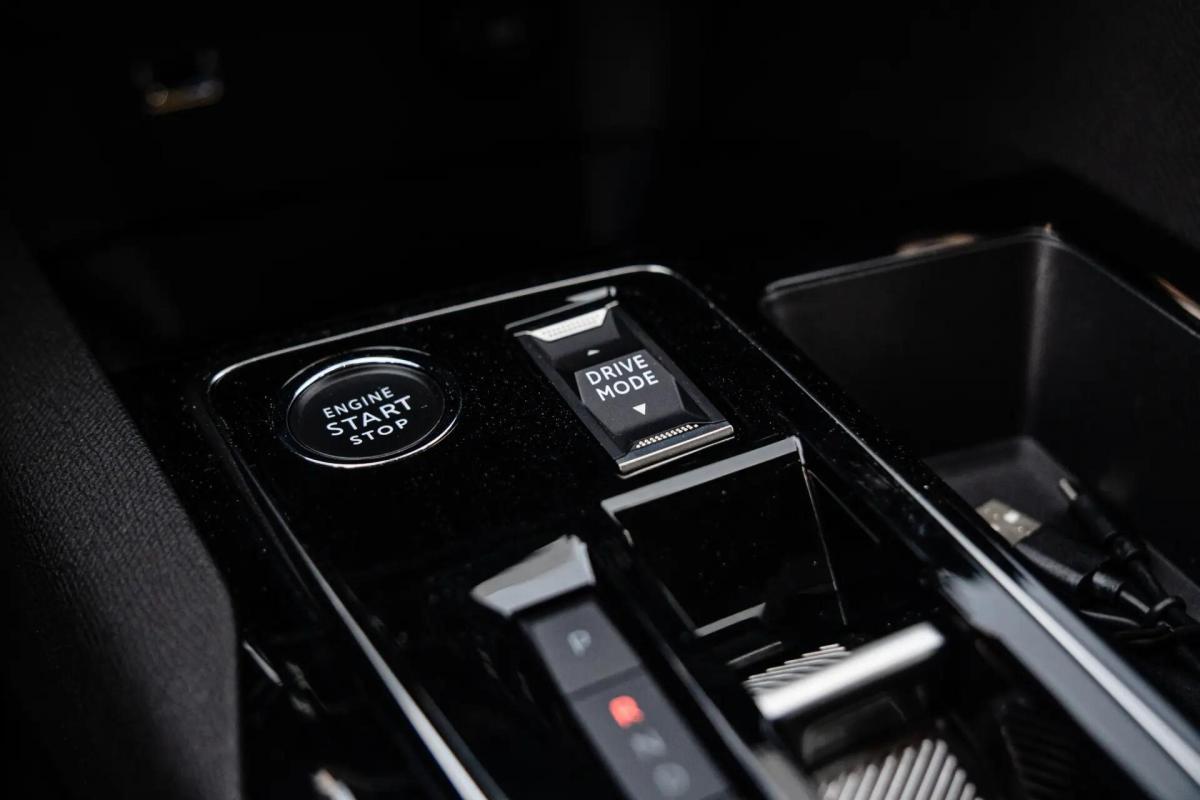 peugeot-3008-2023-hibrido-a-gasolina-1598cc