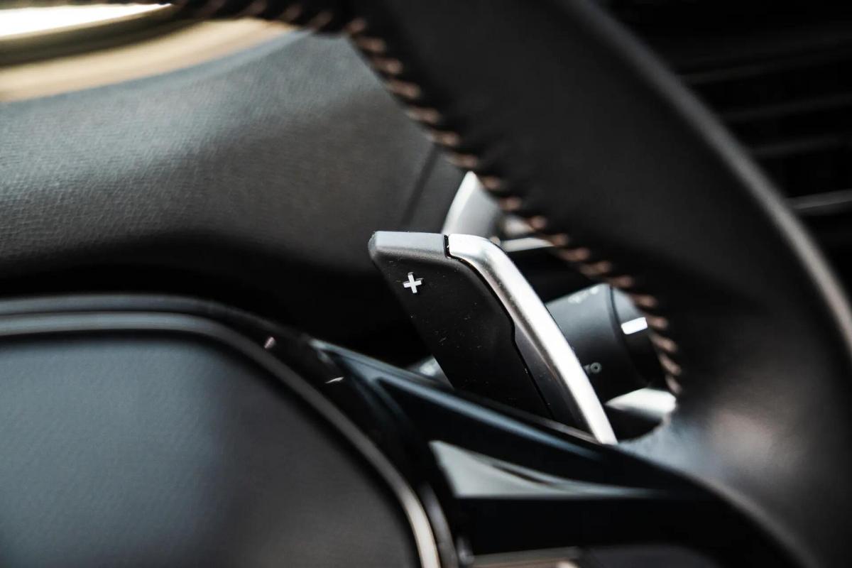 peugeot-3008-2023-hibrido-a-gasolina-1598cc