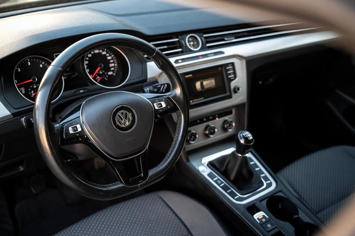 volkswagen-passat-variant-2015-diesel-1598cc