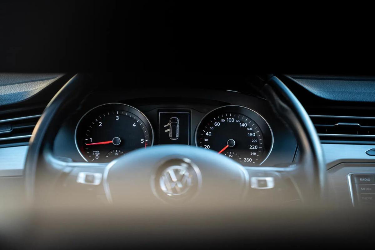 volkswagen-passat-variant-2015-diesel-1598cc
