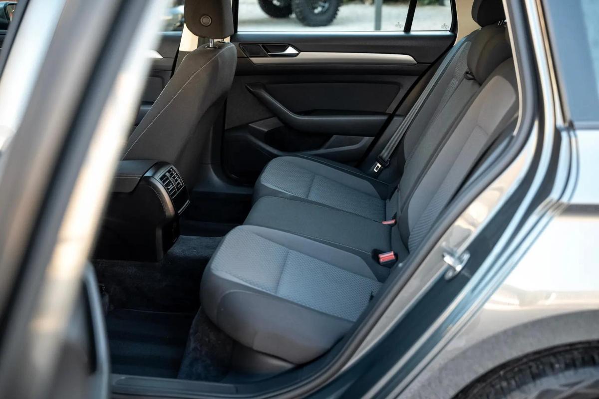 volkswagen-passat-variant-2015-diesel-1598cc