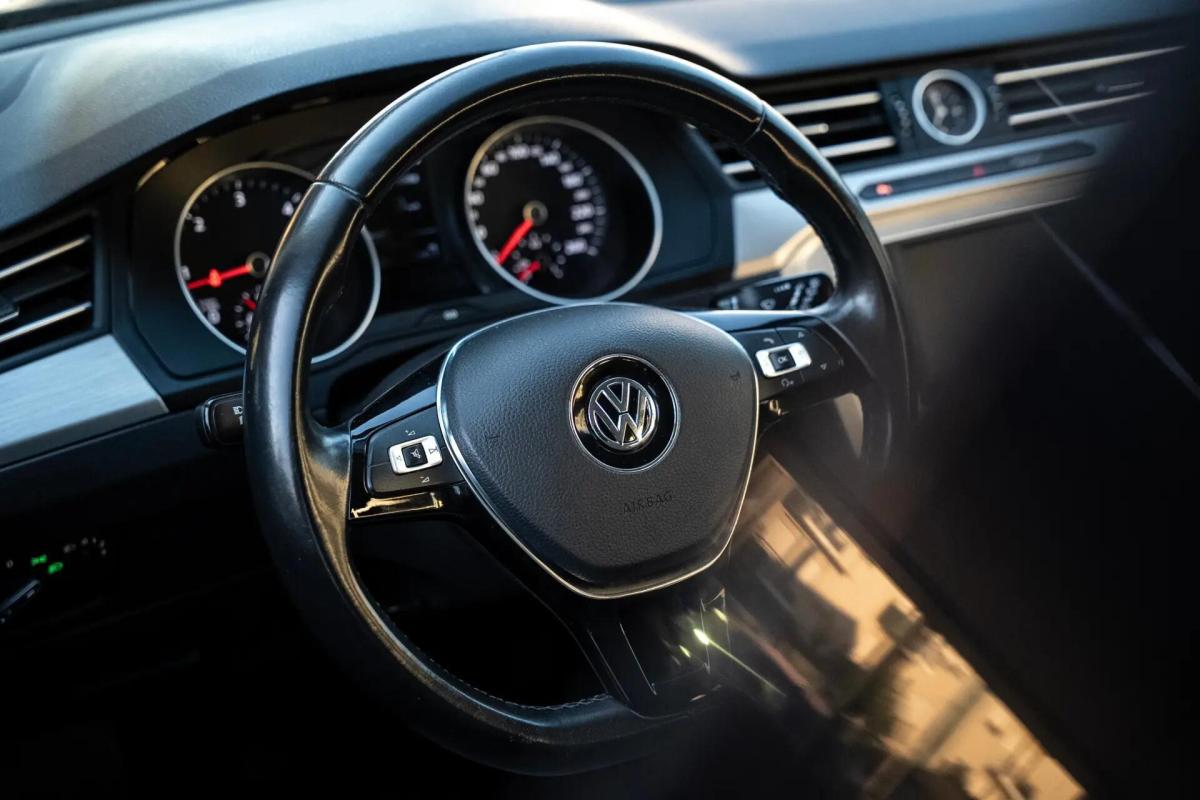 volkswagen-passat-variant-2015-diesel-1598cc