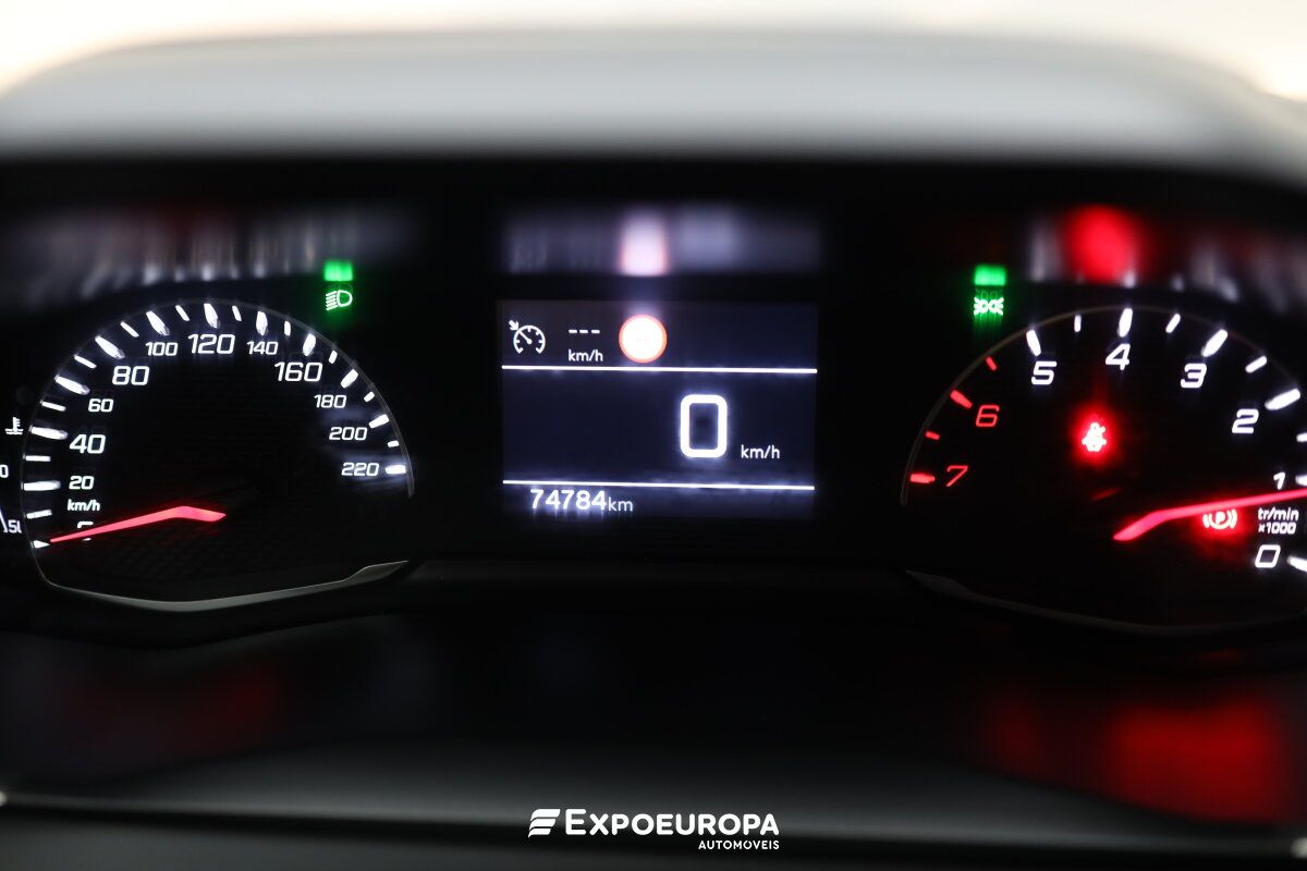 peugeot-208-2023-gasolina-1199cc