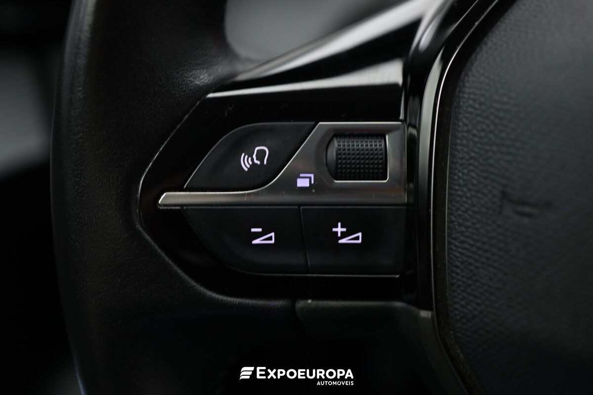 peugeot-208-2023-gasolina-1199cc