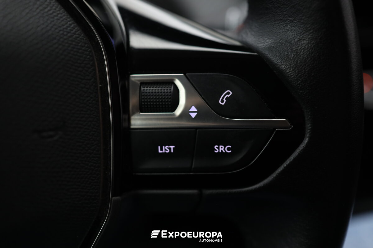 peugeot-208-2023-gasolina-1199cc
