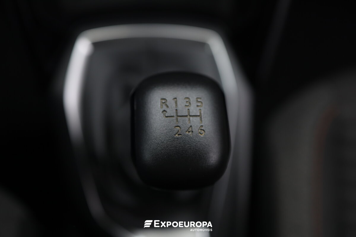 peugeot-208-2023-gasolina-1199cc