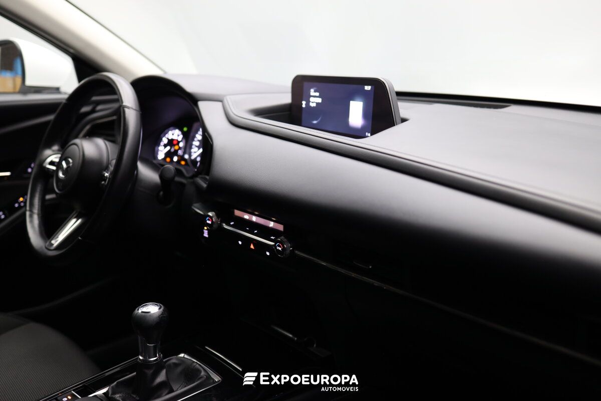 mazda-121-2022-hibrido-a-gasolina-1998cc