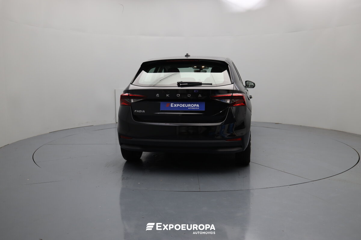 skoda-fabia-2023-gasolina-999cc