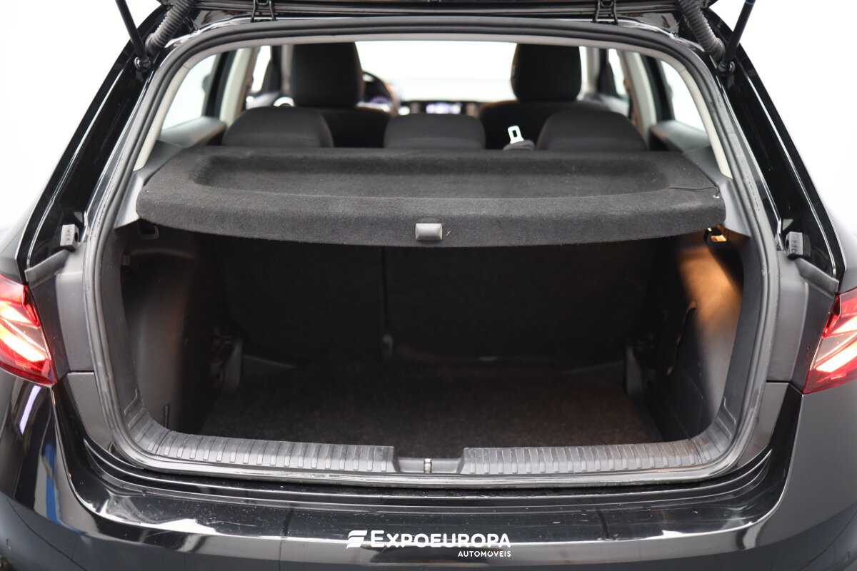 skoda-fabia-2023-gasolina-999cc