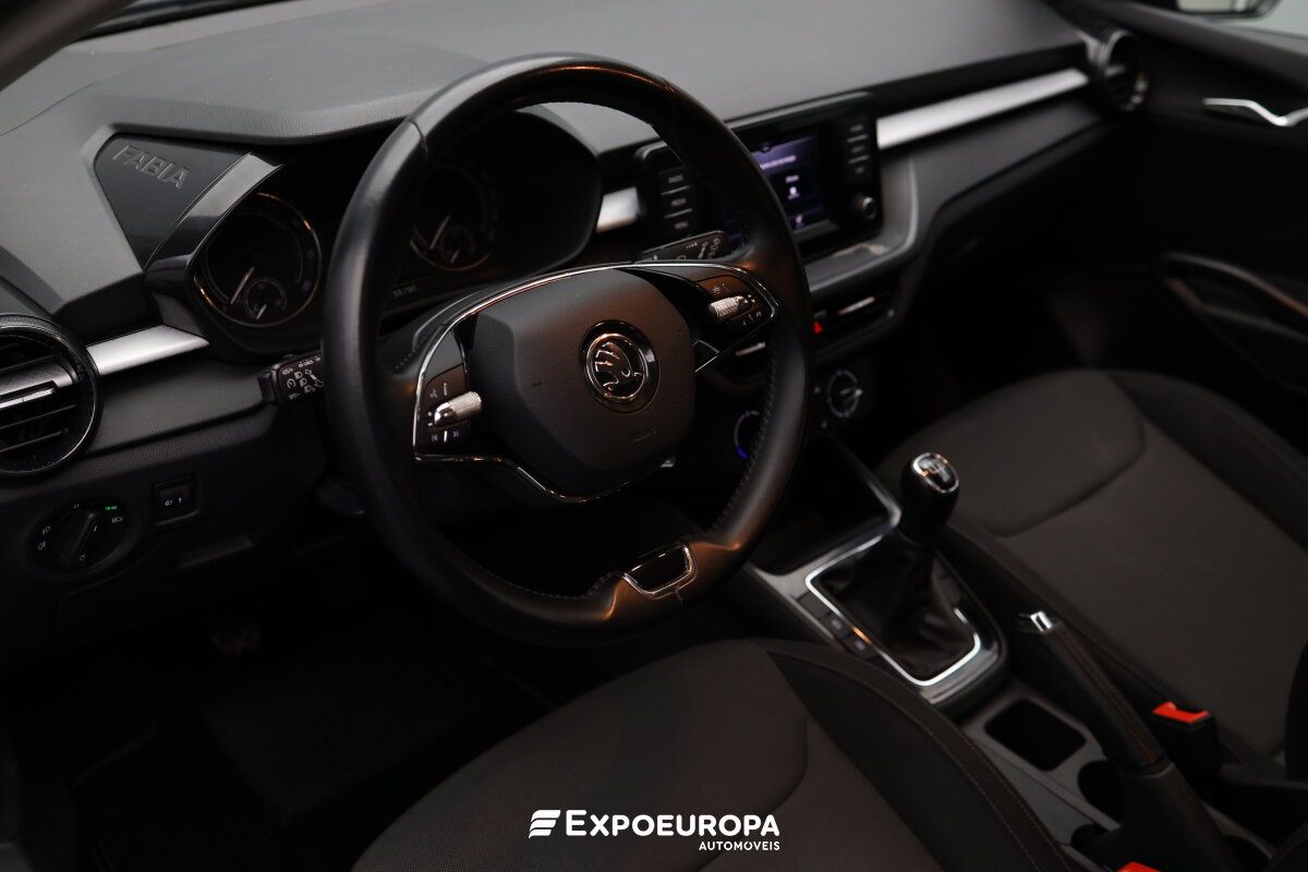 skoda-fabia-2023-gasolina-999cc
