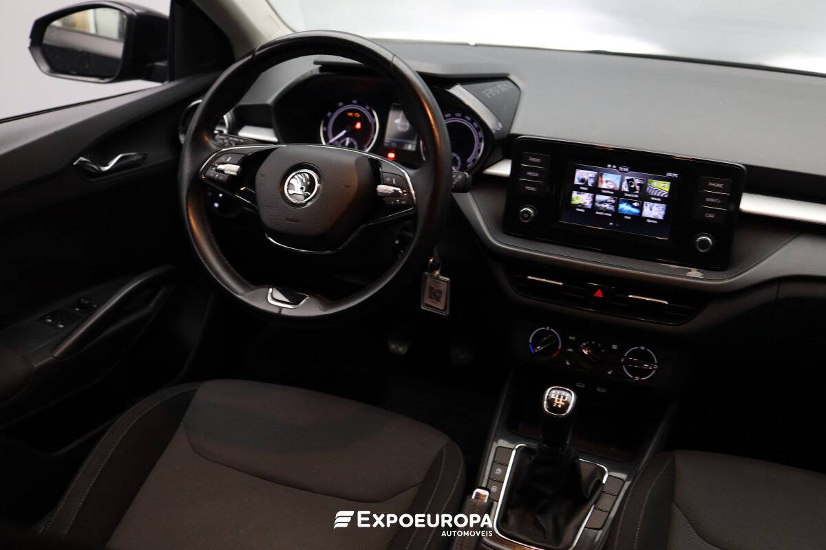 skoda-fabia-2023-gasolina-999cc