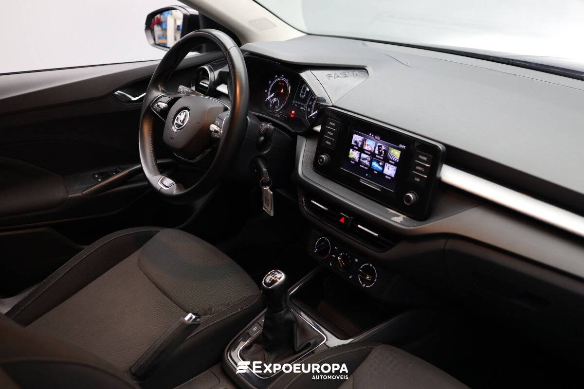 skoda-fabia-2023-gasolina-999cc