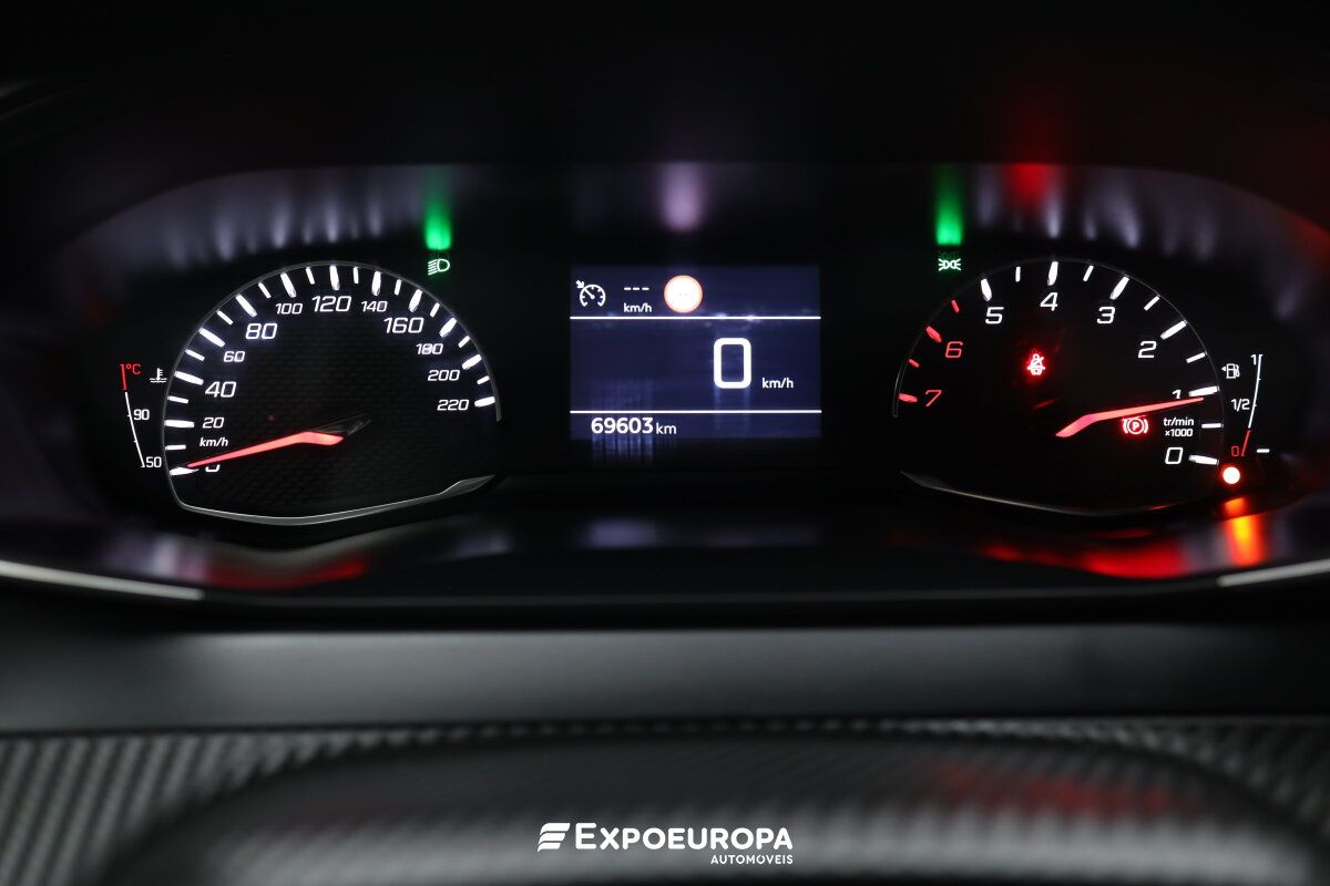 peugeot-2008-2023-gasolina-1199cc