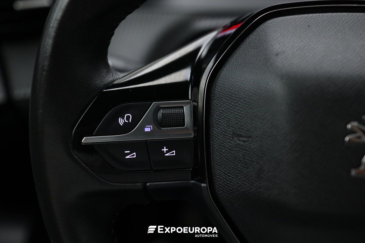 peugeot-2008-2023-gasolina-1199cc