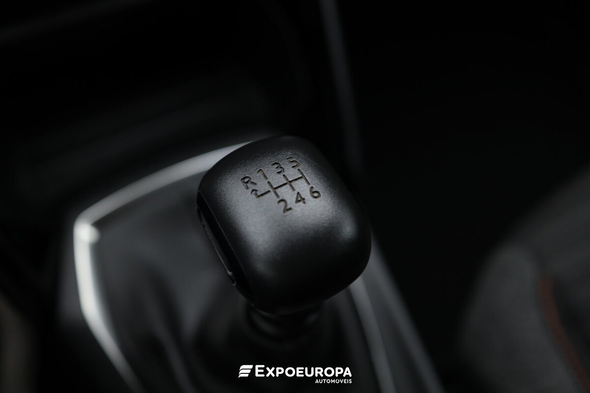 peugeot-2008-2023-gasolina-1199cc