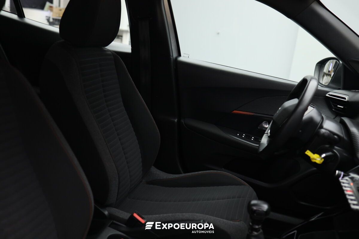 peugeot-2008-2023-gasolina-1199cc