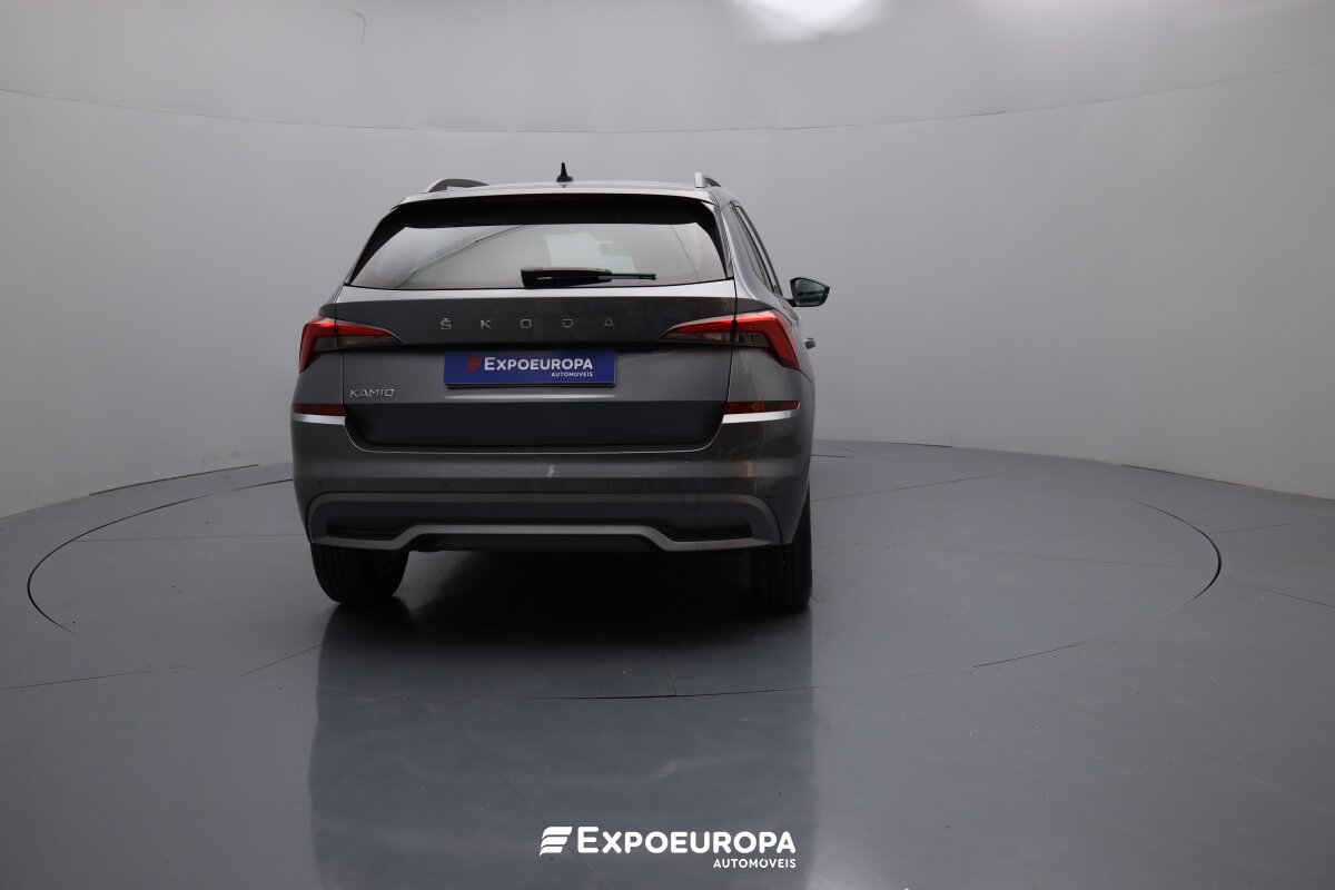 skoda-kamiq-2023-gasolina-999cc