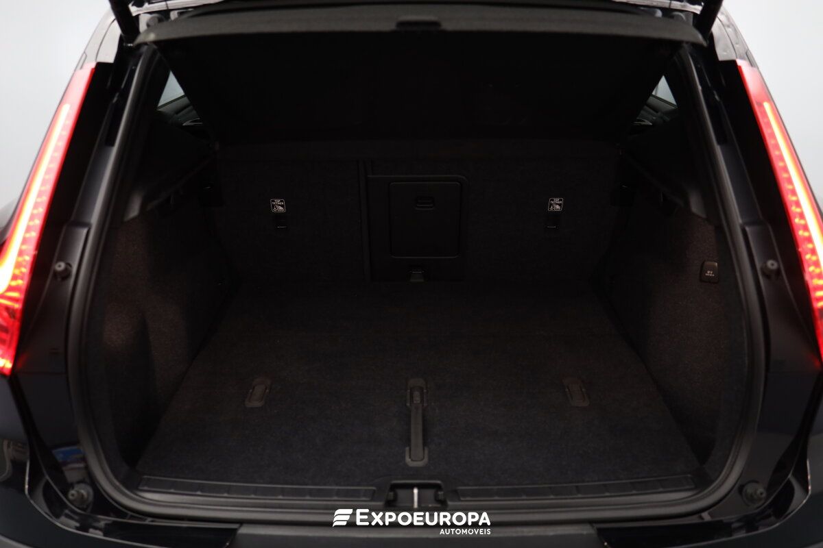 volvo-xc40-2023-gasolina-1477cc