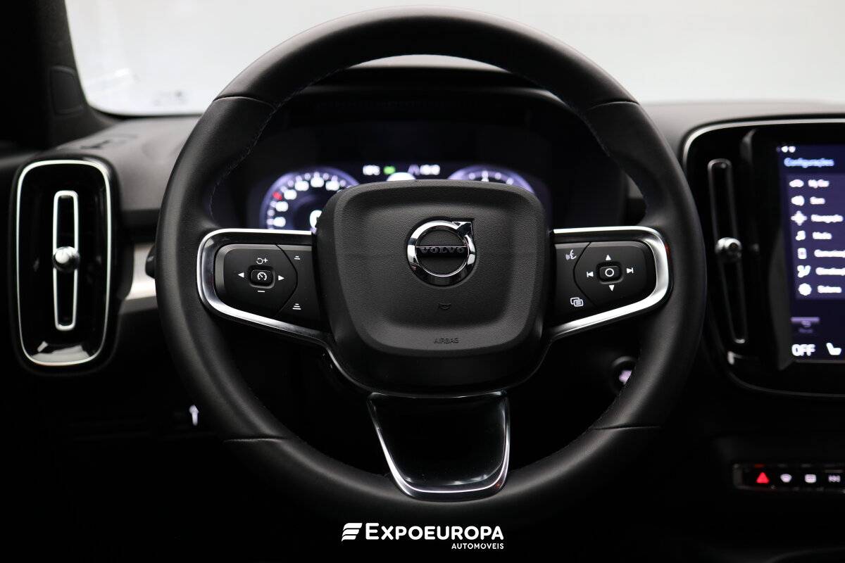 volvo-xc40-2023-gasolina-1477cc