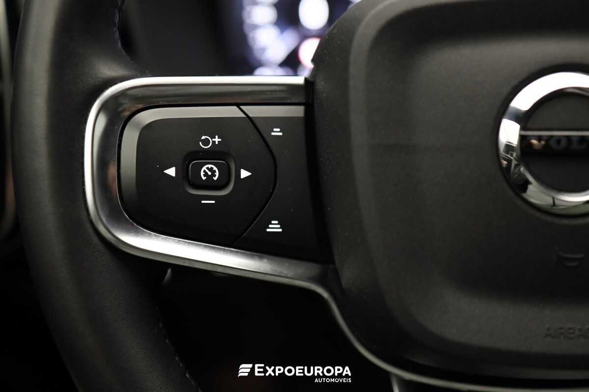 volvo-xc40-2023-gasolina-1477cc
