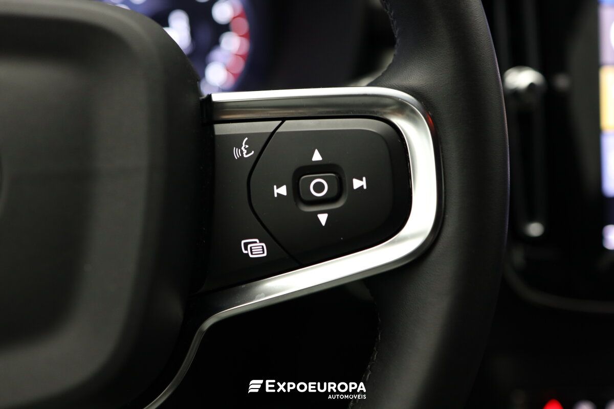 volvo-xc40-2023-gasolina-1477cc