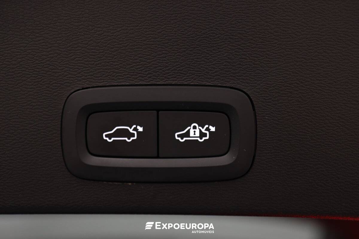 volvo-xc40-2023-gasolina-1477cc