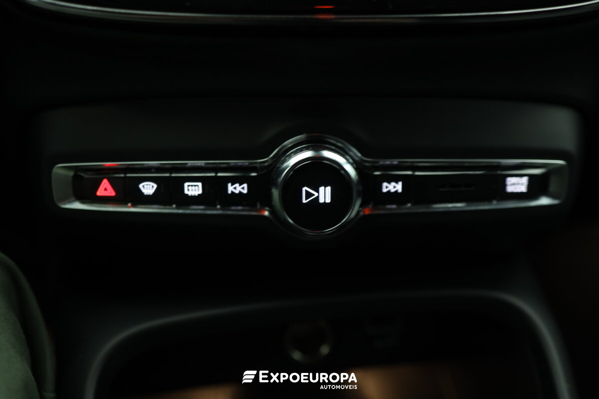 volvo-xc40-2023-gasolina-1477cc