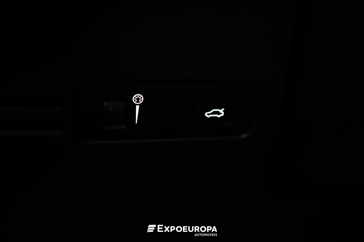 volvo-xc40-2023-gasolina-1477cc
