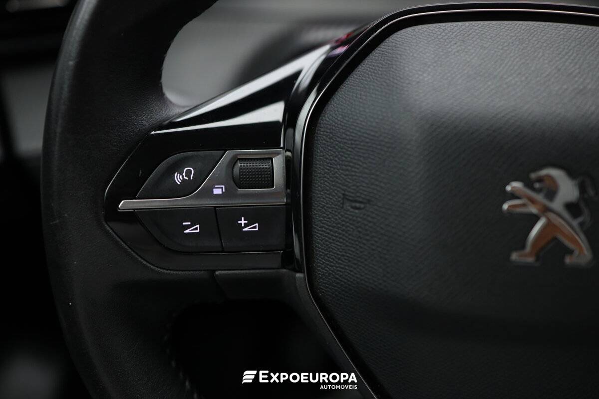 peugeot-208-2023-gasolina-1199cc