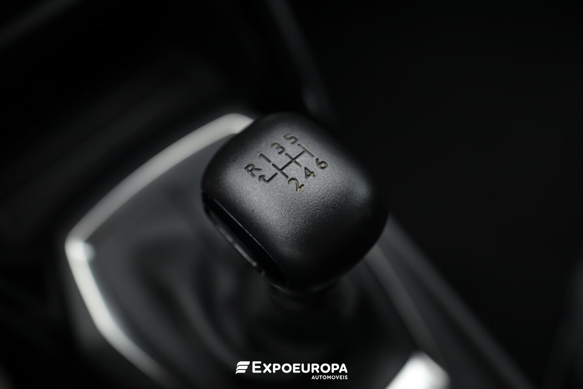 peugeot-208-2023-gasolina-1199cc