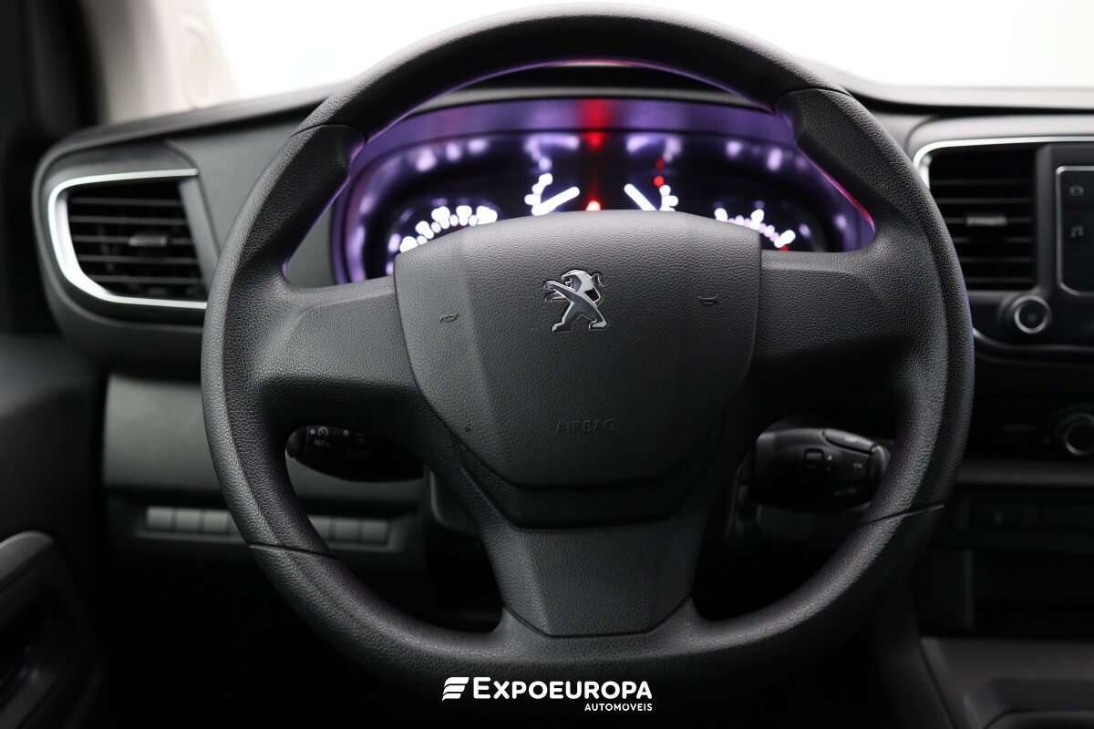 peugeot-traveller-2021-diesel-1499cc