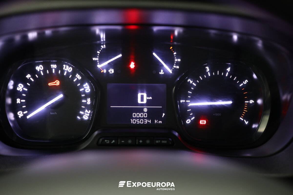 peugeot-traveller-2021-diesel-1499cc