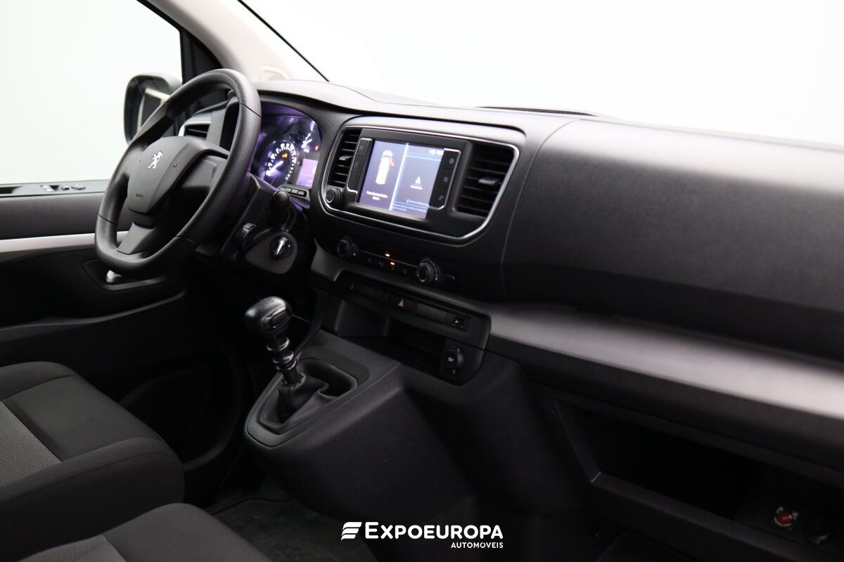 peugeot-traveller-2021-diesel-1499cc