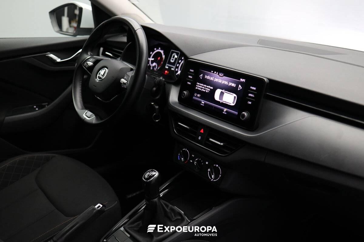 skoda-scala-2022-gasolina-999cc