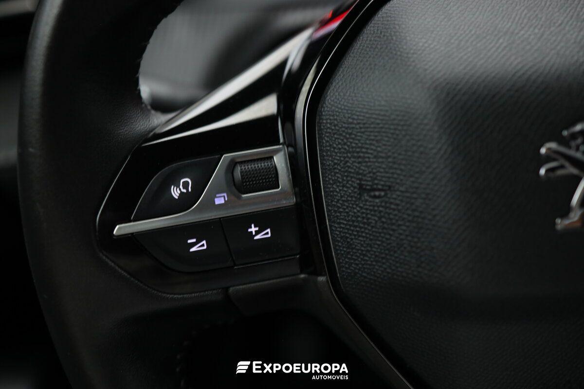 peugeot-2008-2022-gasolina-1199cc