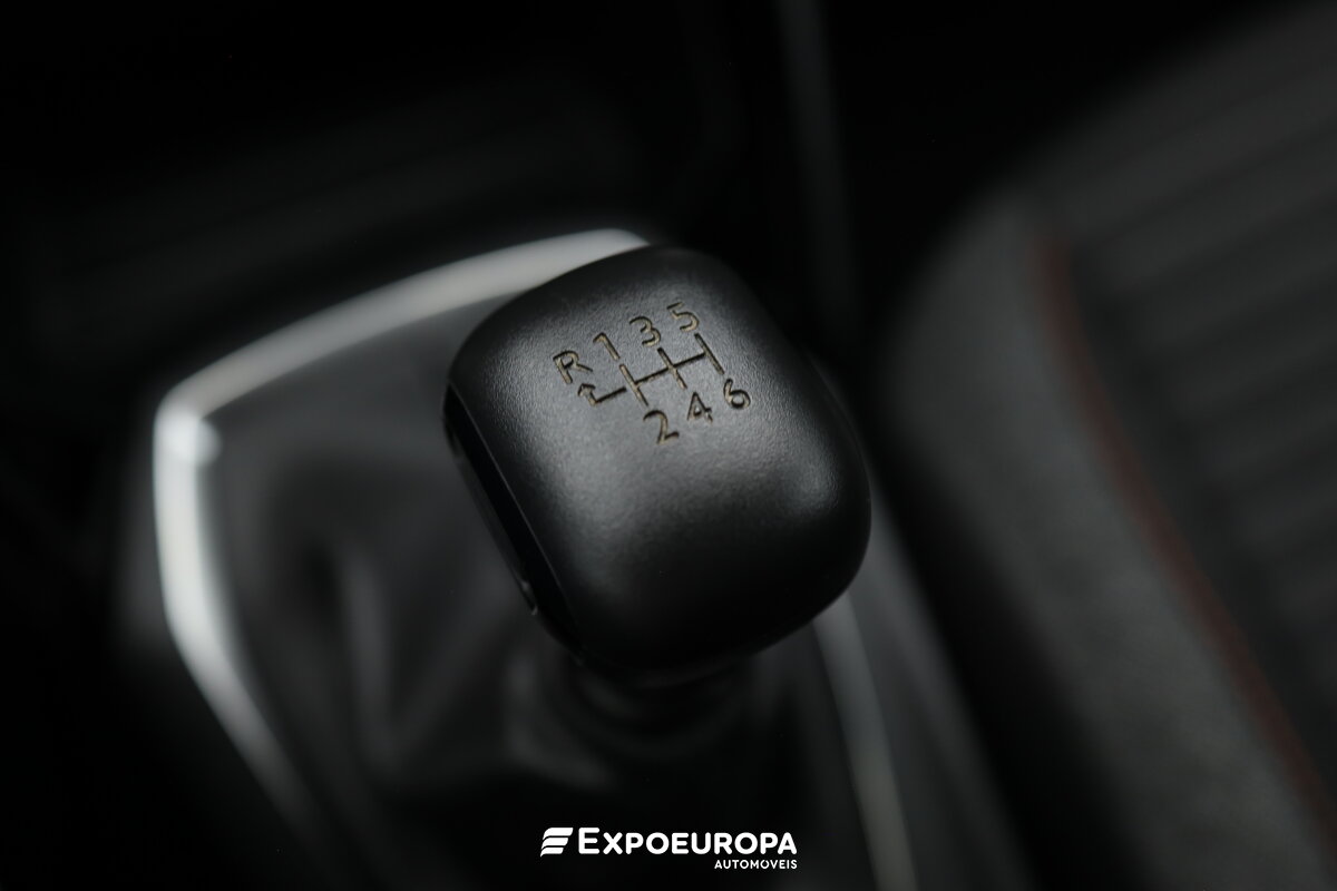 peugeot-2008-2022-gasolina-1199cc