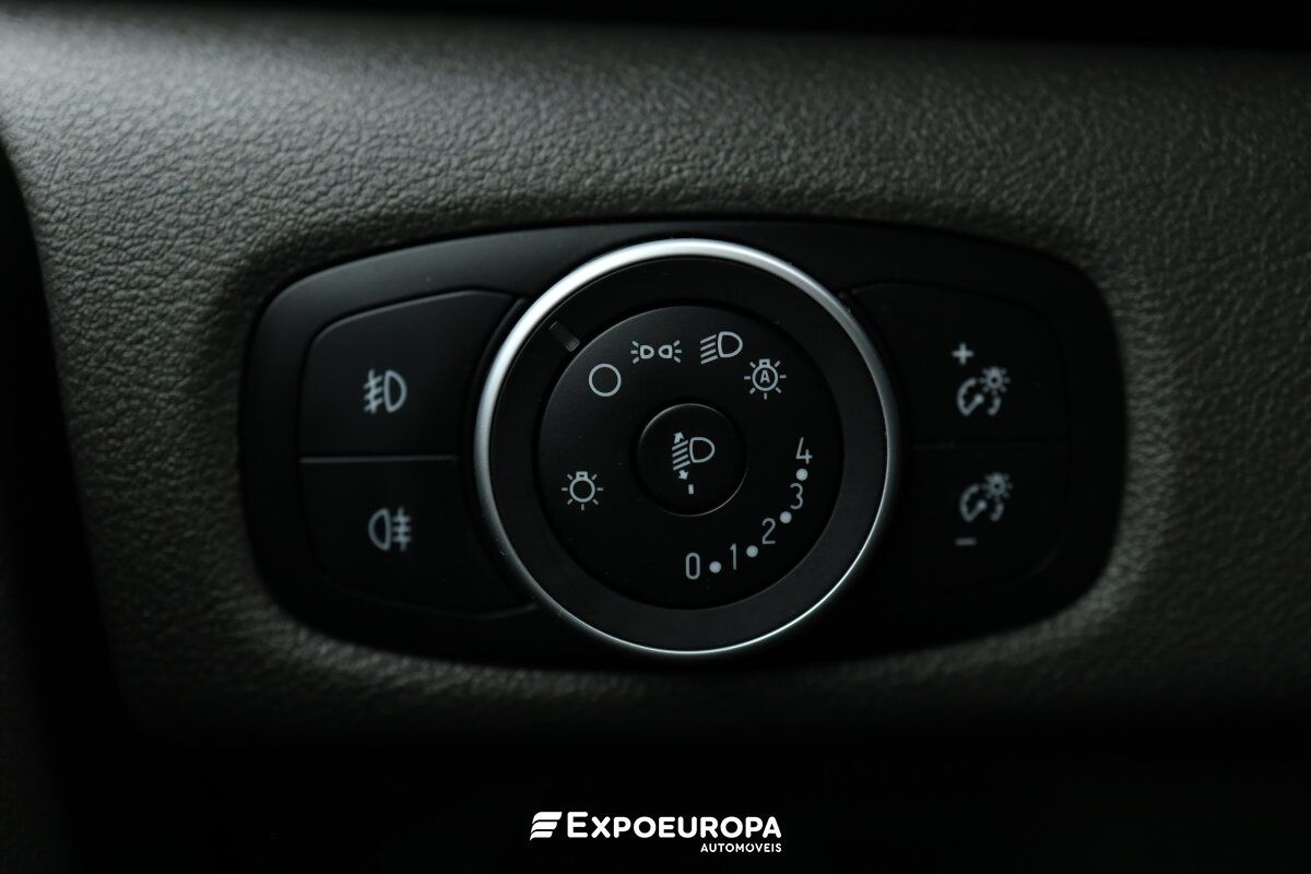 ford-transit-2022-hibrido-a-gasolina-996cc