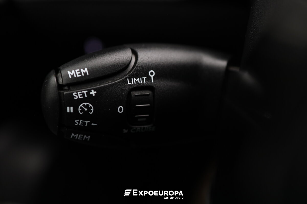 peugeot-2008-2023-gasolina-1199cc