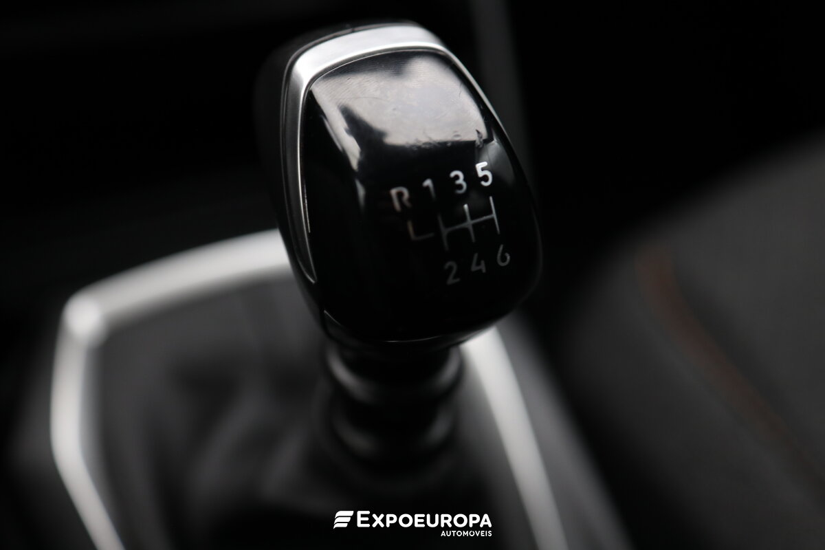 peugeot-2008-2023-gasolina-1199cc