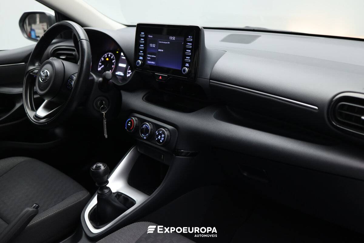 toyota-yaris-2022-gasolina-1490cc