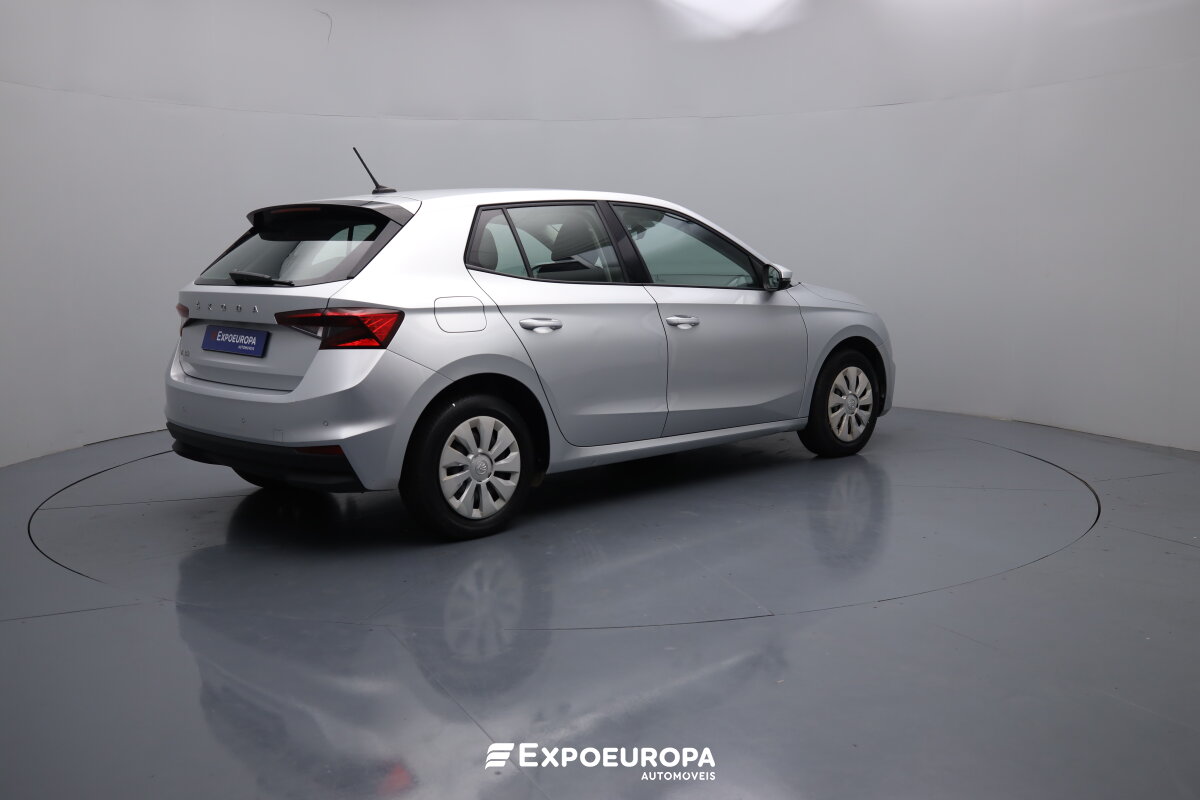 skoda-fabia-2023-gasolina-999cc