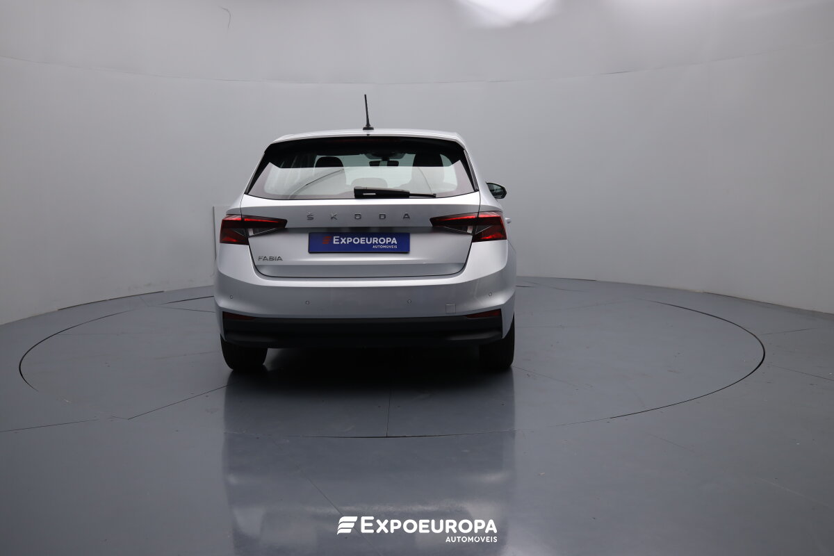 skoda-fabia-2023-gasolina-999cc